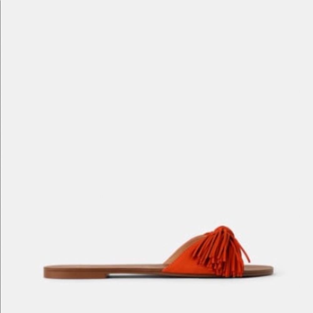 Flat Sandals with Fringe
